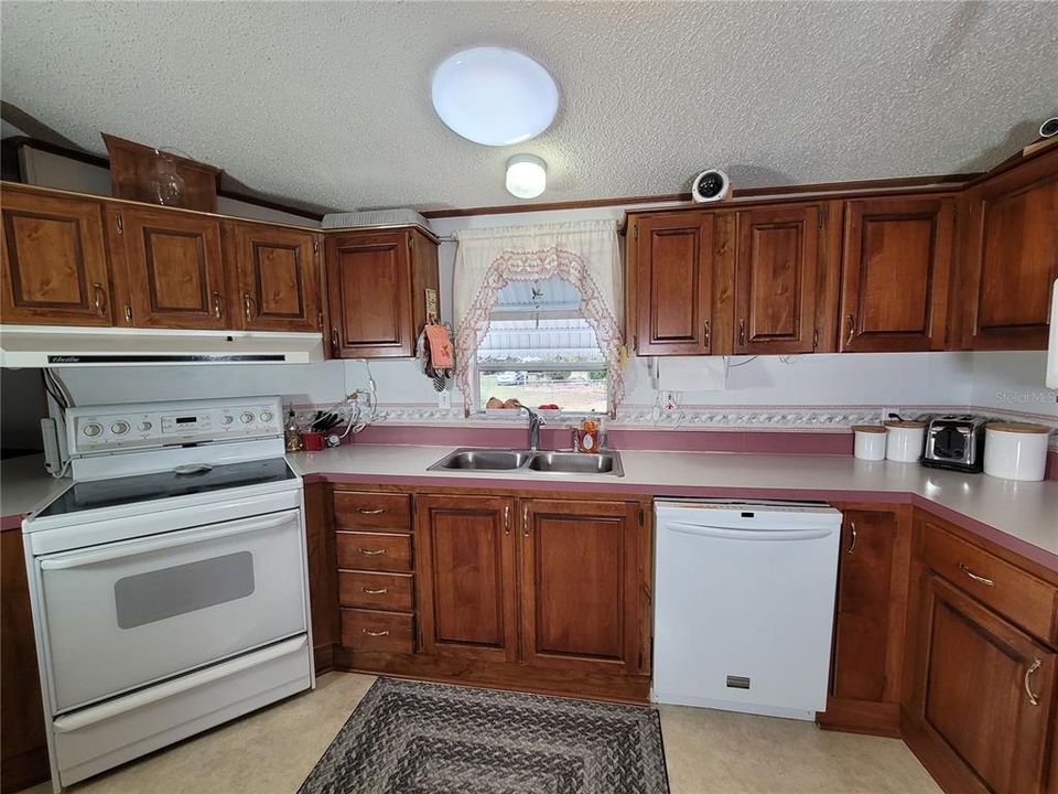 На продажу: $209,900 (2 спален, 2 ванн, 1056 Квадратных фут)