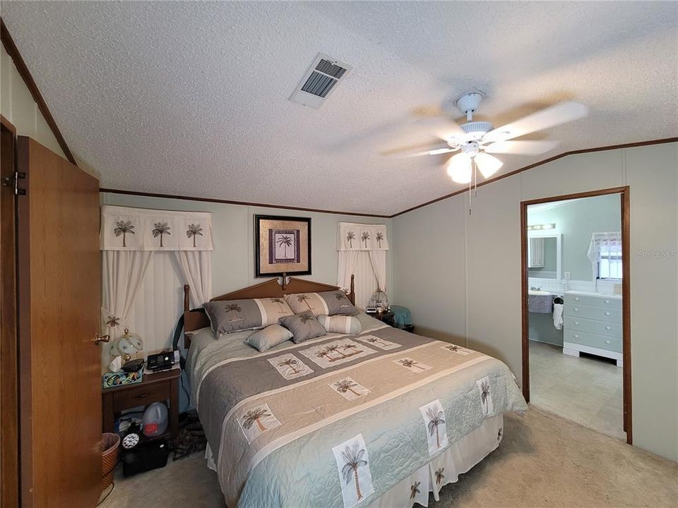 На продажу: $209,900 (2 спален, 2 ванн, 1056 Квадратных фут)