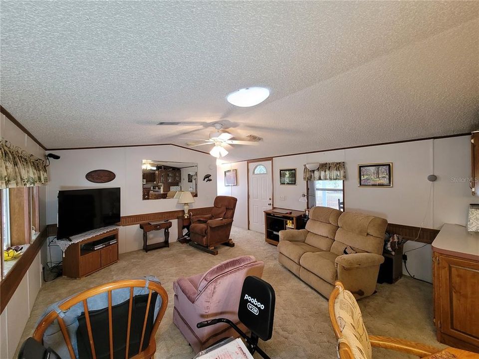 На продажу: $209,900 (2 спален, 2 ванн, 1056 Квадратных фут)