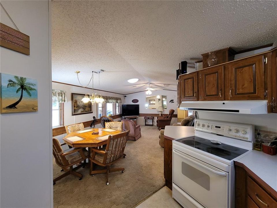 На продажу: $209,900 (2 спален, 2 ванн, 1056 Квадратных фут)