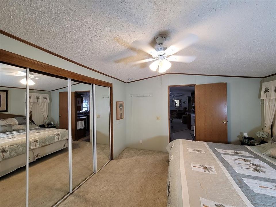 На продажу: $209,900 (2 спален, 2 ванн, 1056 Квадратных фут)