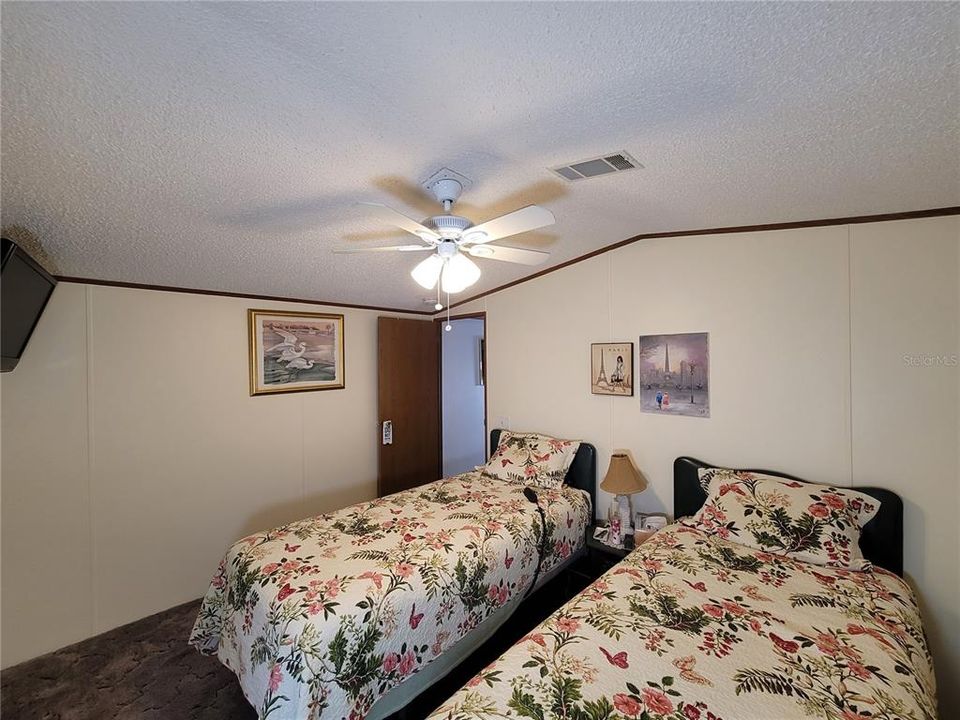 На продажу: $209,900 (2 спален, 2 ванн, 1056 Квадратных фут)