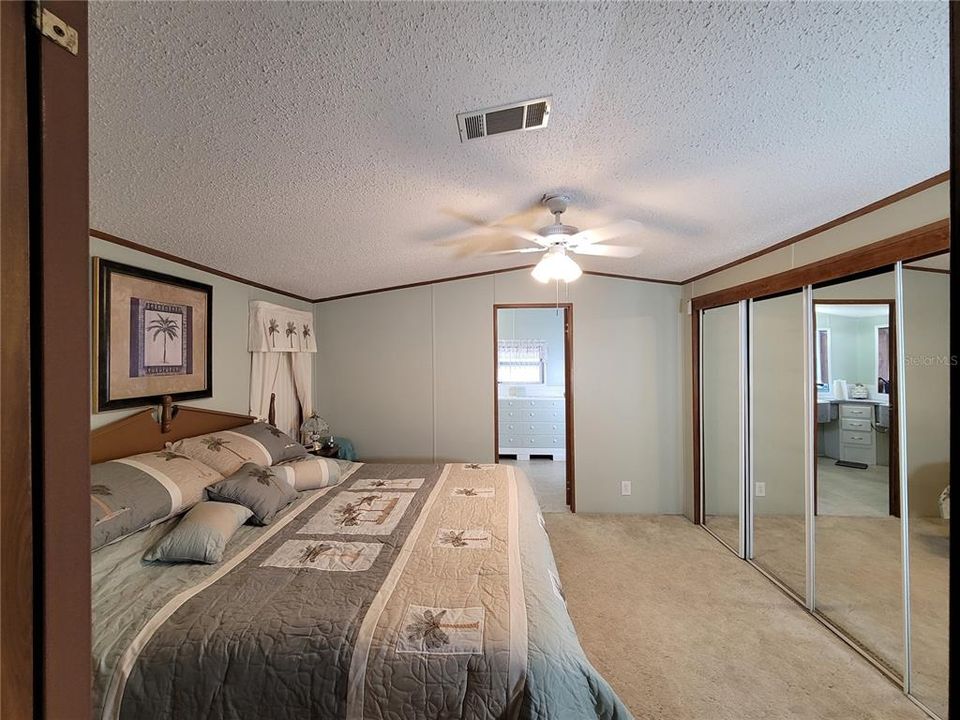 На продажу: $209,900 (2 спален, 2 ванн, 1056 Квадратных фут)