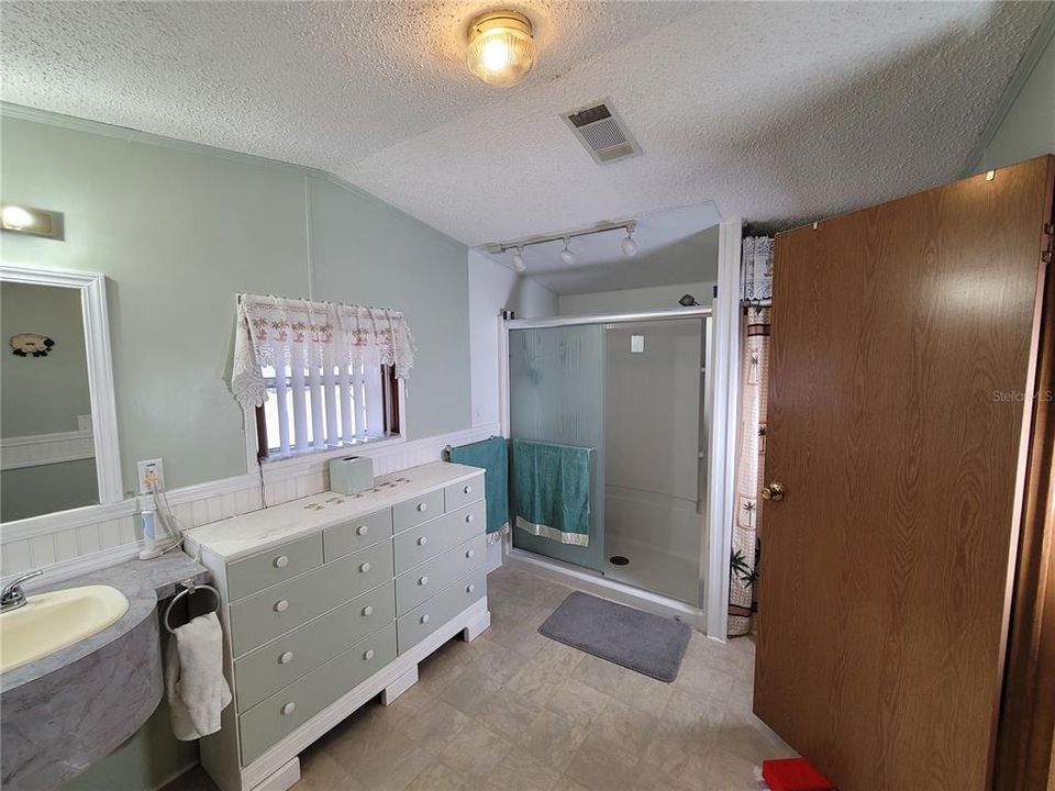 На продажу: $209,900 (2 спален, 2 ванн, 1056 Квадратных фут)