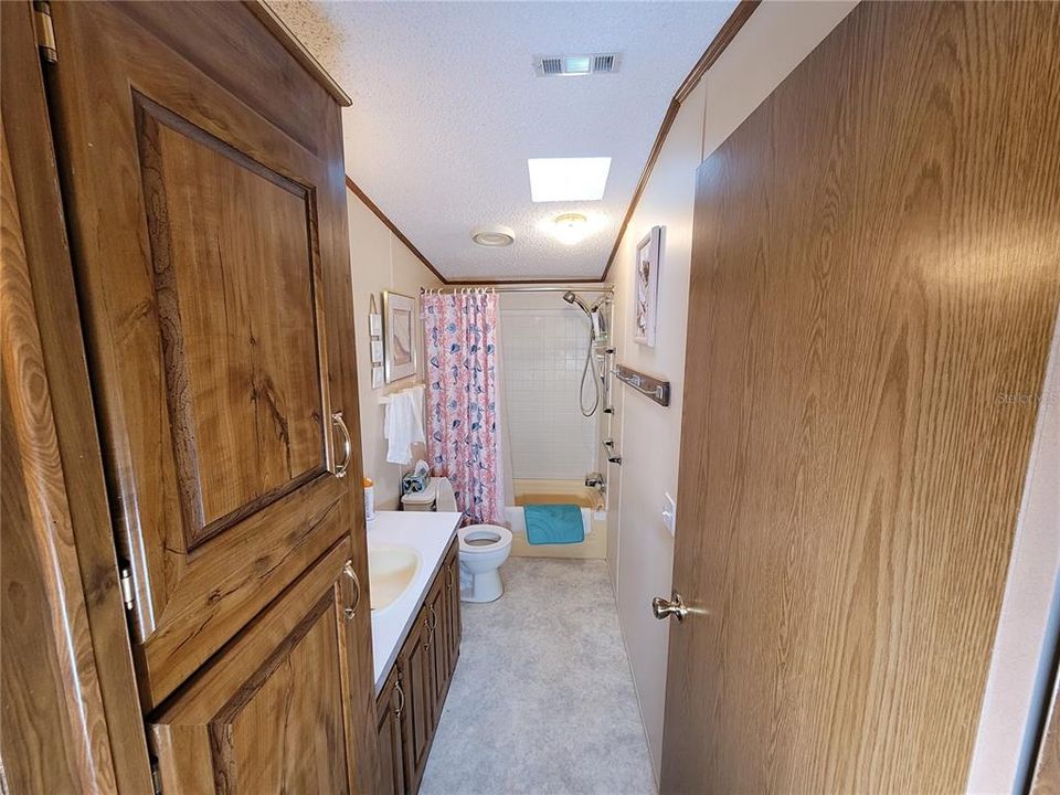 На продажу: $209,900 (2 спален, 2 ванн, 1056 Квадратных фут)