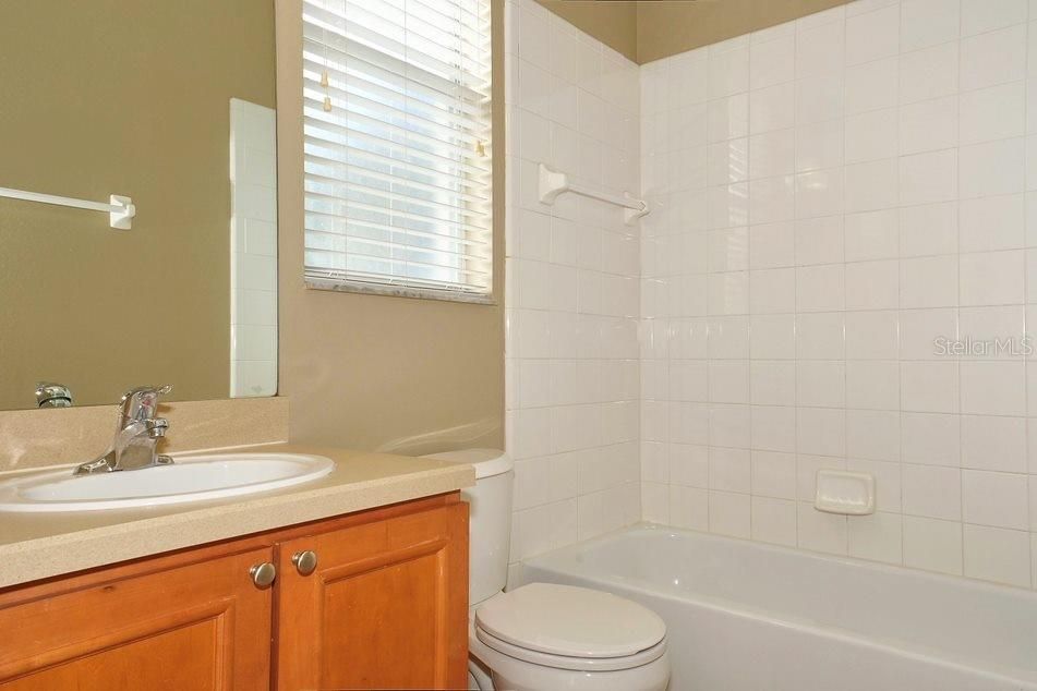 В аренду: $2,350 (3 спален, 2 ванн, 2323 Квадратных фут)