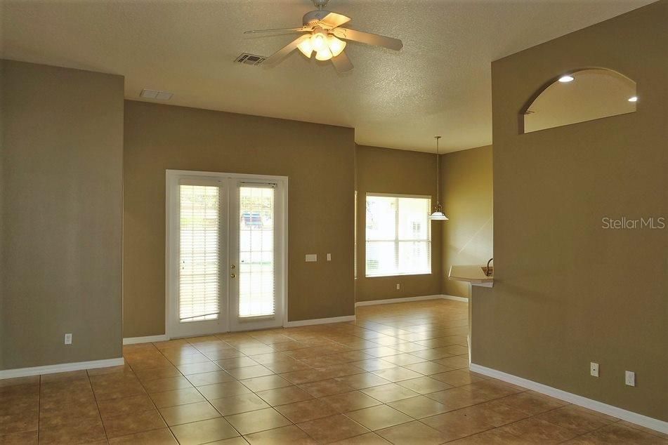 В аренду: $2,350 (3 спален, 2 ванн, 2323 Квадратных фут)