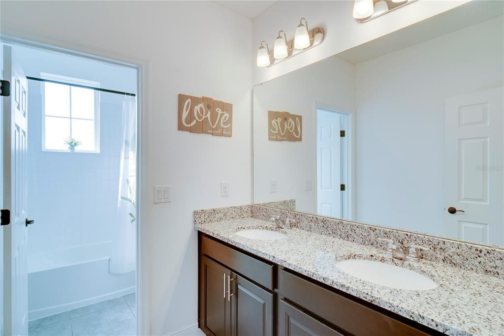 En Venta: $860,000 (5 camas, 4 baños, 3633 Pies cuadrados)