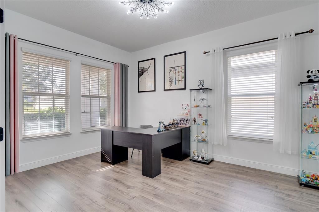 En Venta: $860,000 (5 camas, 4 baños, 3633 Pies cuadrados)