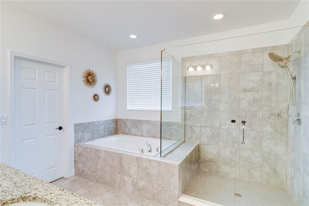 En Venta: $860,000 (5 camas, 4 baños, 3633 Pies cuadrados)