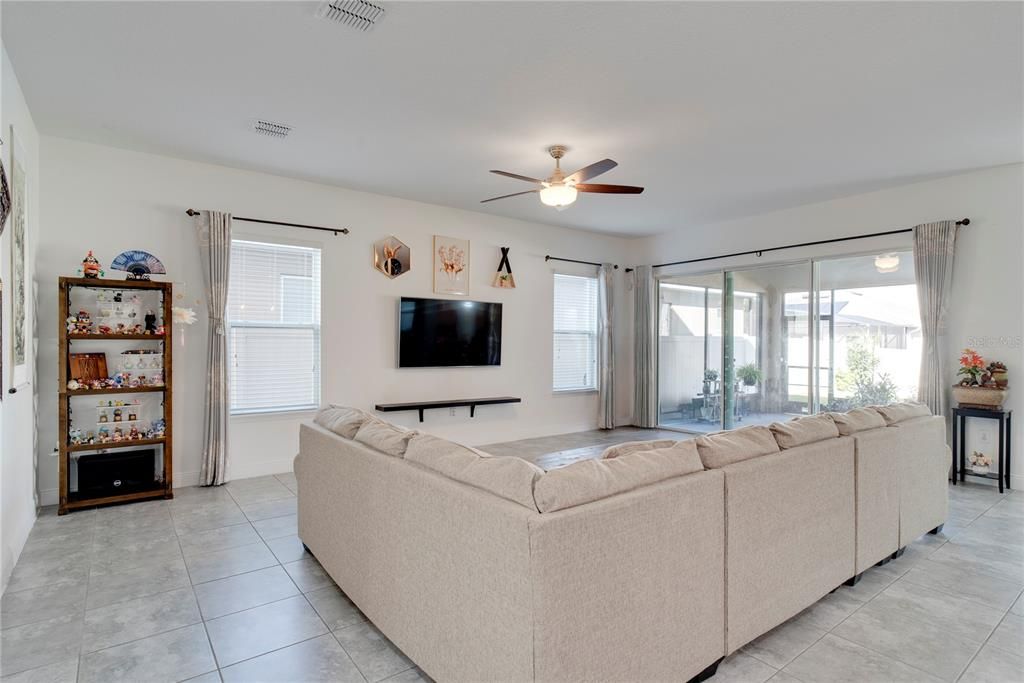 En Venta: $860,000 (5 camas, 4 baños, 3633 Pies cuadrados)