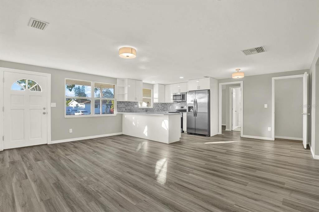 На продажу: $375,000 (4 спален, 2 ванн, 1767 Квадратных фут)