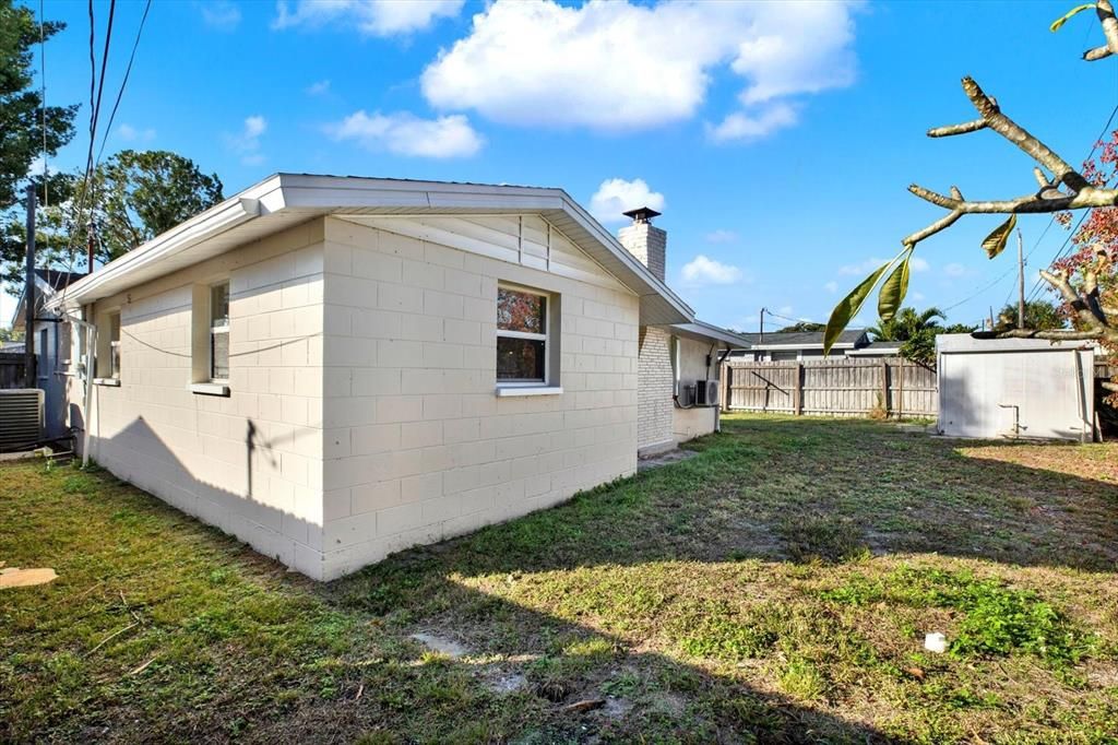 На продажу: $375,000 (4 спален, 2 ванн, 1767 Квадратных фут)