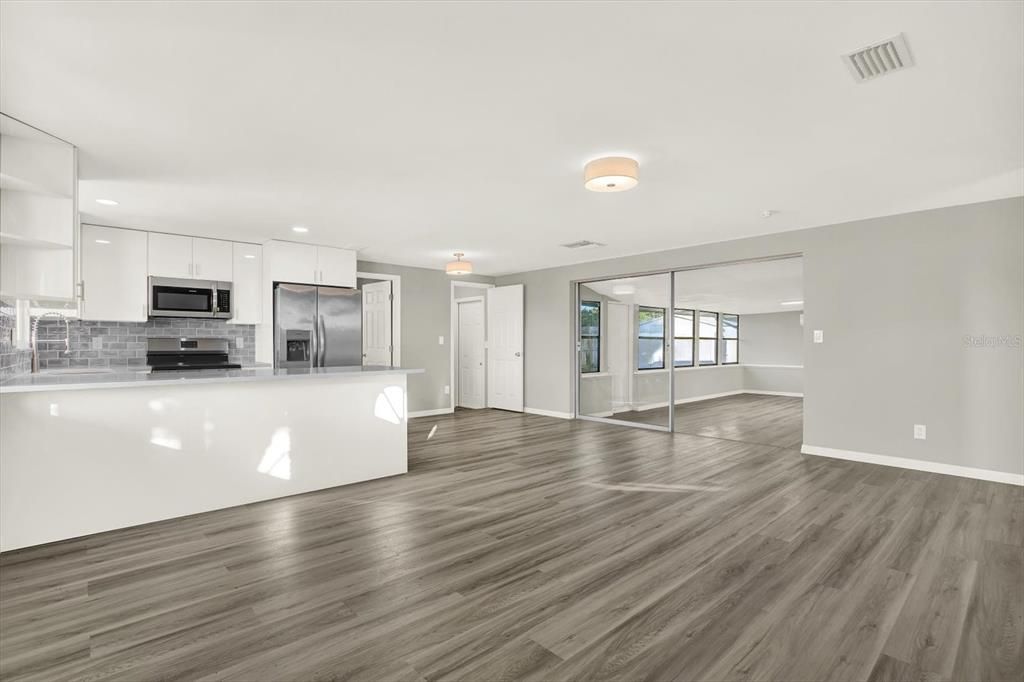 На продажу: $375,000 (4 спален, 2 ванн, 1767 Квадратных фут)