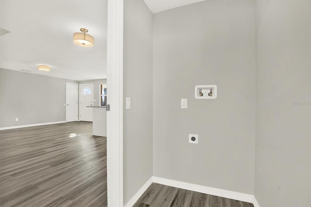 На продажу: $375,000 (4 спален, 2 ванн, 1767 Квадратных фут)