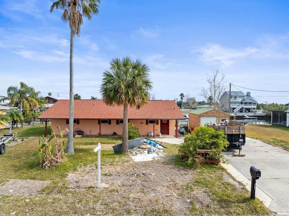 Active With Contract: $250,000 (3 beds, 2 baths, 1364 Square Feet)