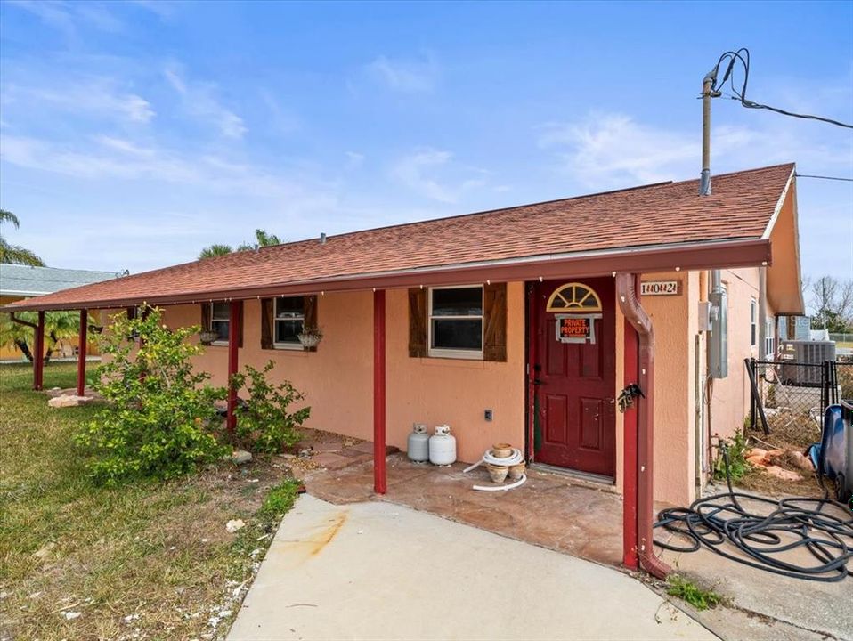 Active With Contract: $250,000 (3 beds, 2 baths, 1364 Square Feet)