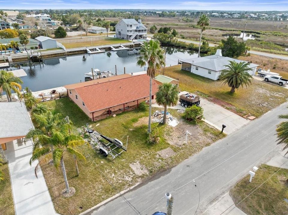 Active With Contract: $250,000 (3 beds, 2 baths, 1364 Square Feet)