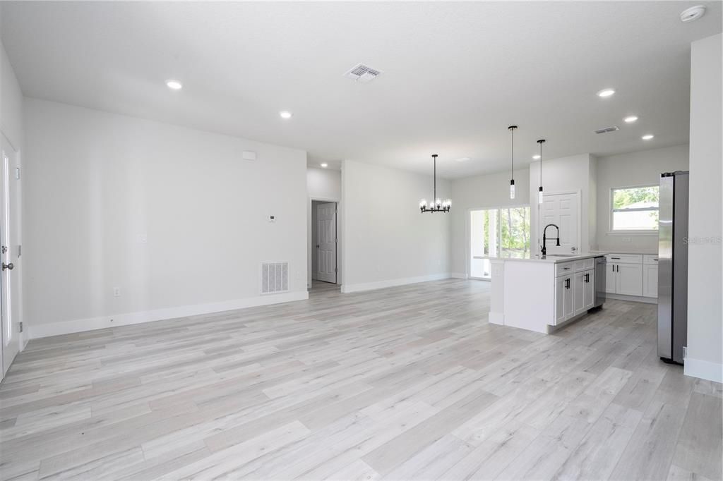 待售: $279,990 (3 贝兹, 2 浴室, 1494 平方英尺)