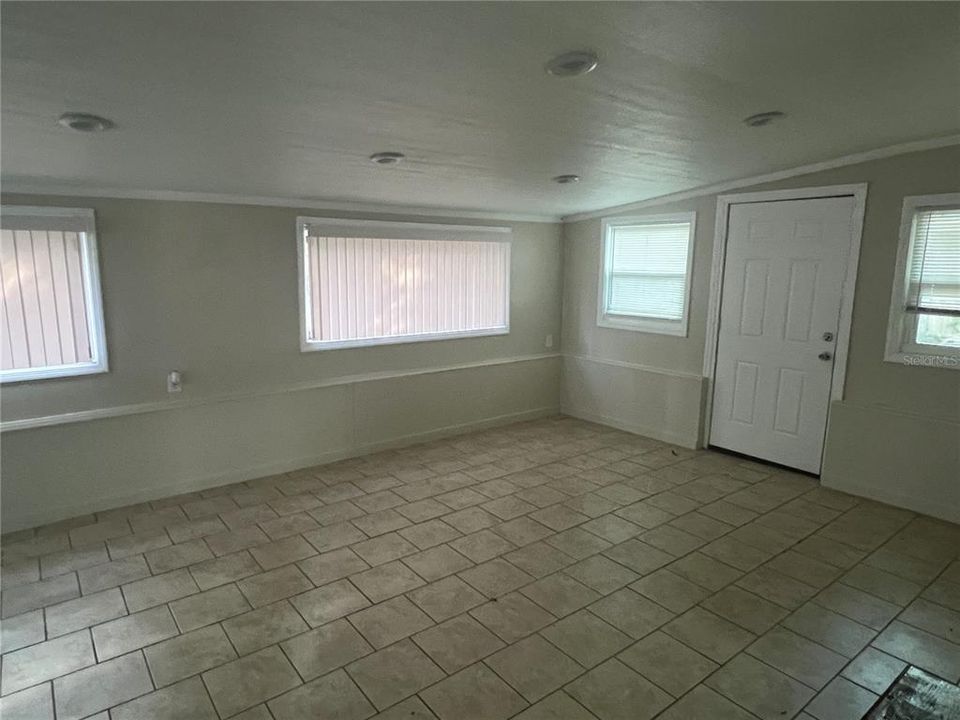 En Renta: $1,700 (3 camas, 2 baños, 1824 Pies cuadrados)