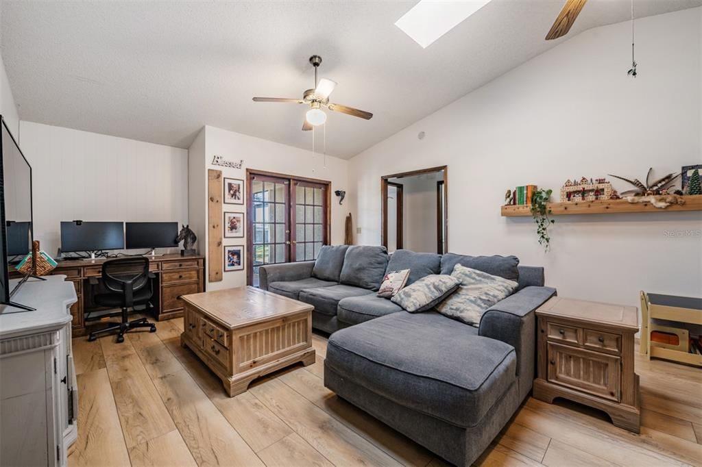 En Venta: $376,950 (3 camas, 2 baños, 1484 Pies cuadrados)