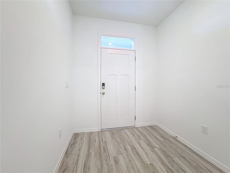 For Rent: $2,000 (3 beds, 2 baths, 1673 Square Feet)