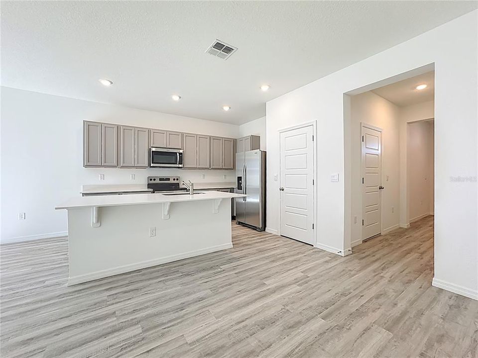 For Rent: $2,000 (3 beds, 2 baths, 1673 Square Feet)