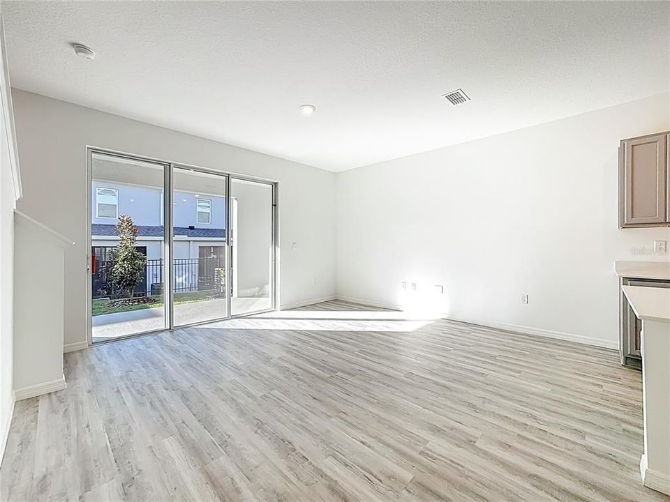 For Rent: $2,000 (3 beds, 2 baths, 1673 Square Feet)