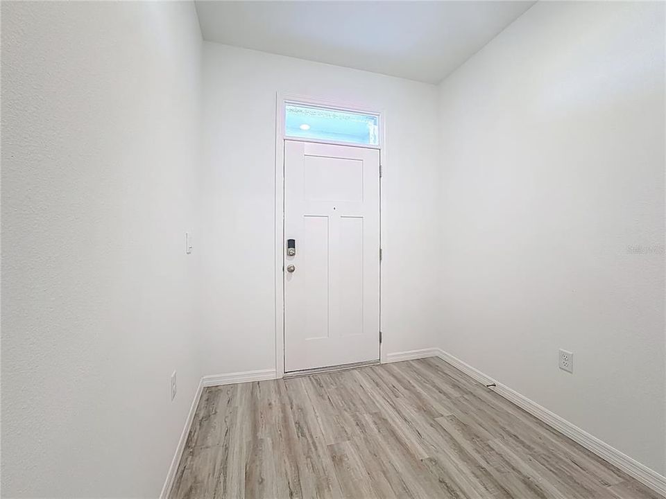 For Rent: $2,000 (3 beds, 2 baths, 1673 Square Feet)