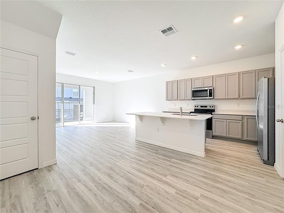 For Rent: $2,000 (3 beds, 2 baths, 1673 Square Feet)