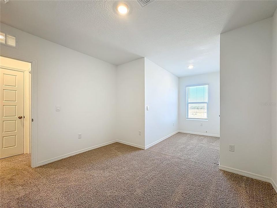 For Rent: $2,000 (3 beds, 2 baths, 1673 Square Feet)