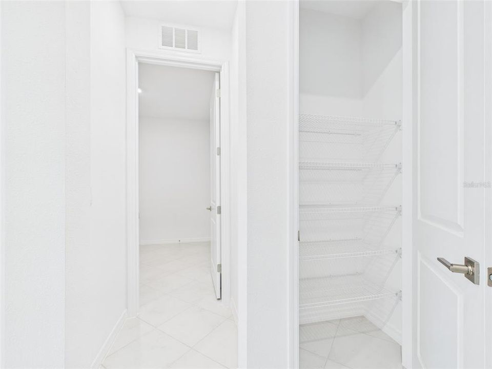 En Renta: $2,500 (4 camas, 3 baños, 2645 Pies cuadrados)