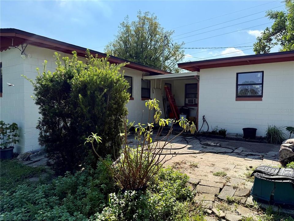 For Sale: $255,000 (3 beds, 2 baths, 1320 Square Feet)