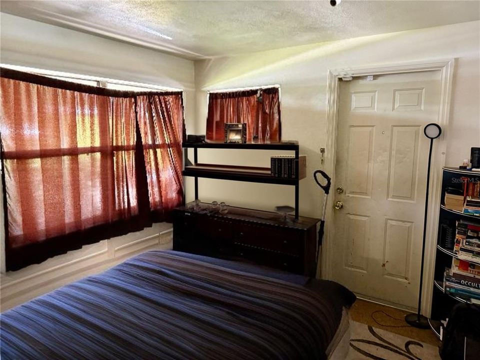 For Sale: $255,000 (3 beds, 2 baths, 1320 Square Feet)