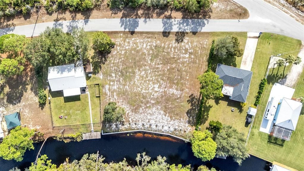 На продажу: $99,900 (0.22 acres)