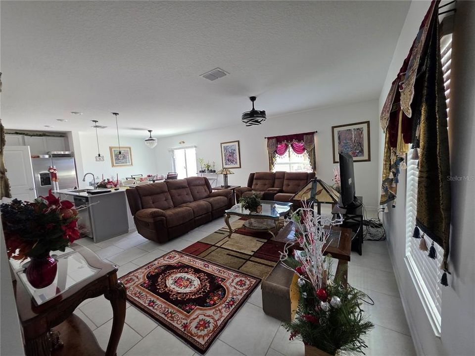 For Sale: $346,000 (4 beds, 2 baths, 1966 Square Feet)