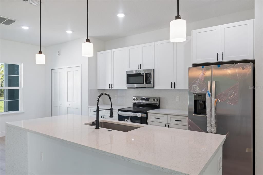 待售: $277,000 (3 贝兹, 2 浴室, 1529 平方英尺)