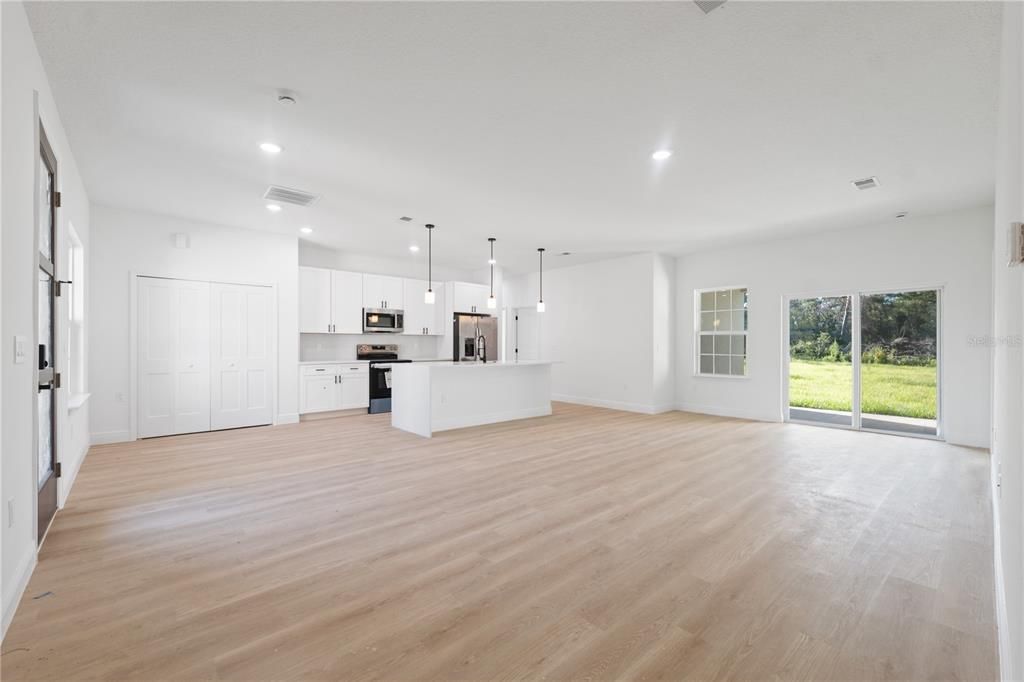 待售: $277,000 (3 贝兹, 2 浴室, 1529 平方英尺)