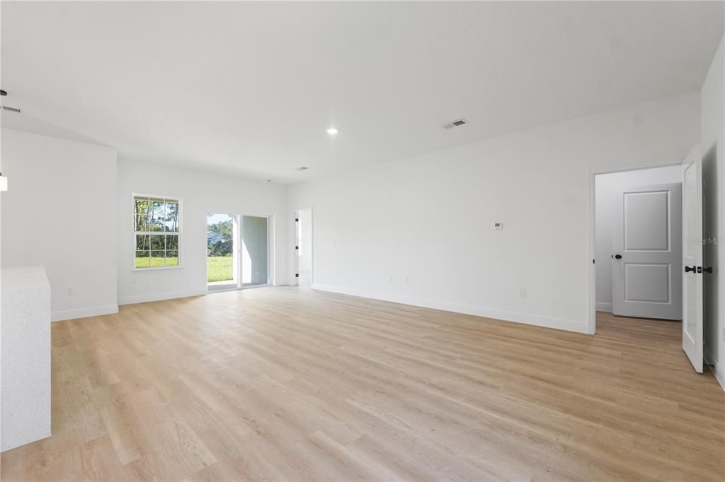 待售: $277,000 (3 贝兹, 2 浴室, 1529 平方英尺)