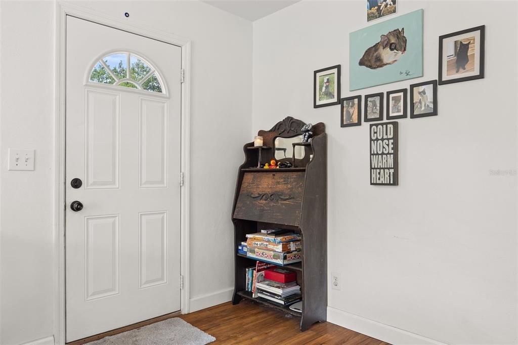 For Sale: $169,900 (2 beds, 1 baths, 952 Square Feet)