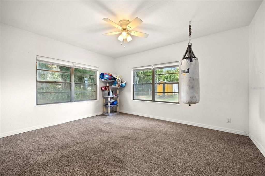 For Sale: $169,900 (2 beds, 1 baths, 952 Square Feet)