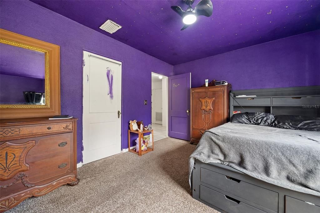 For Sale: $169,900 (2 beds, 1 baths, 952 Square Feet)