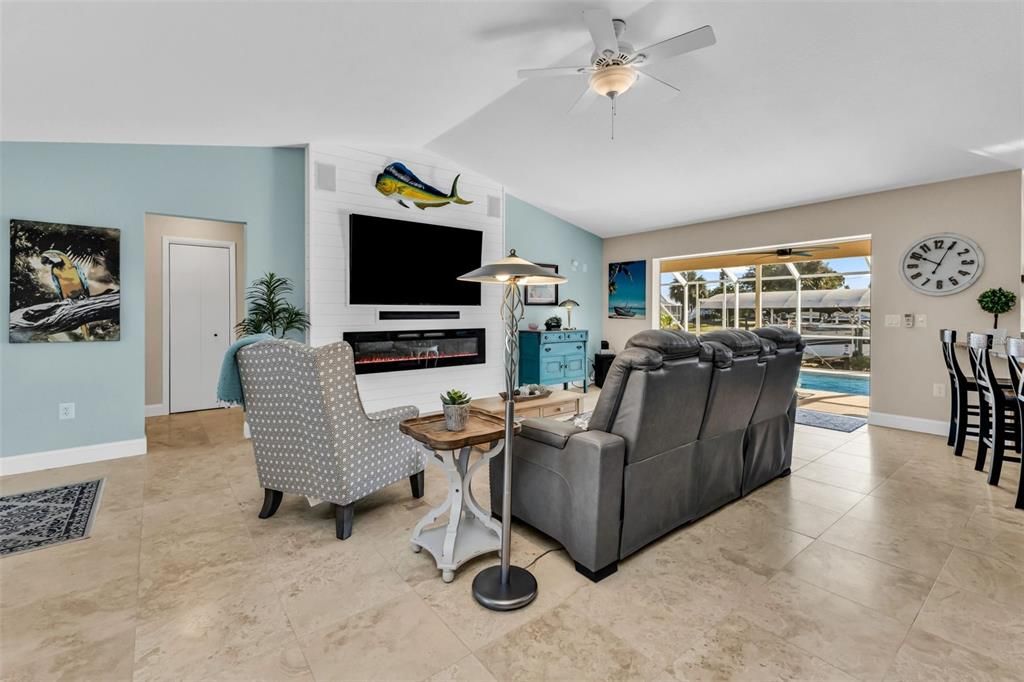 For Sale: $549,000 (2 beds, 2 baths, 1619 Square Feet)