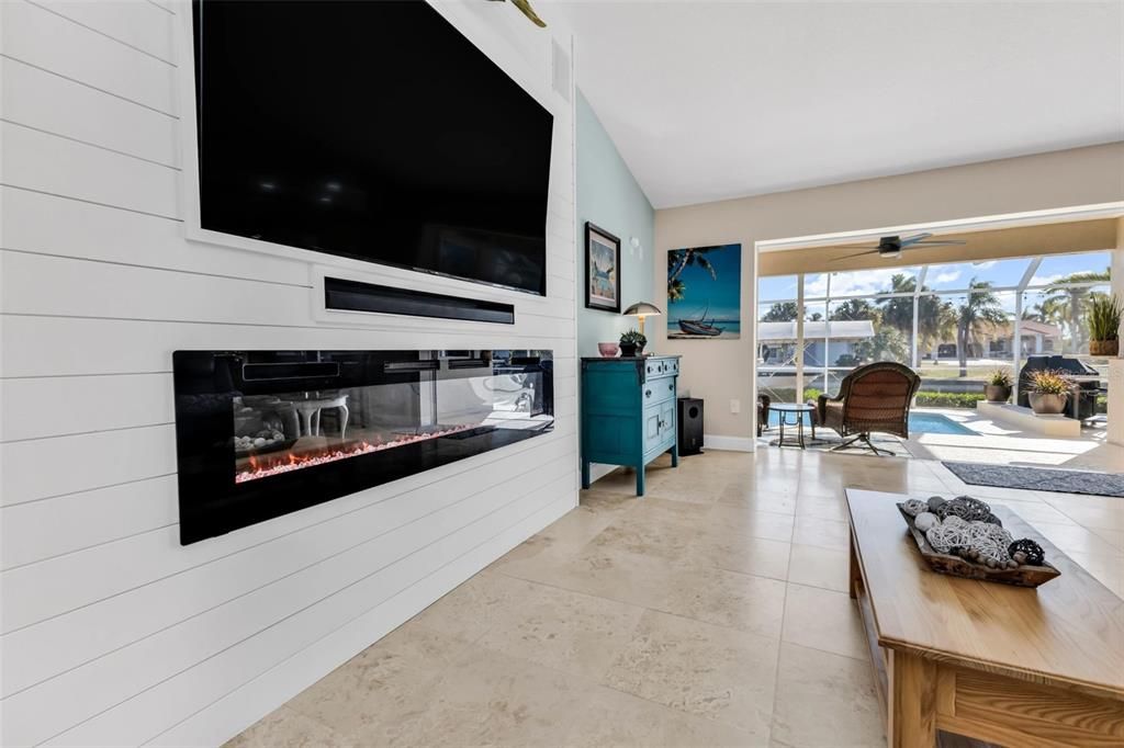 For Sale: $549,000 (2 beds, 2 baths, 1619 Square Feet)