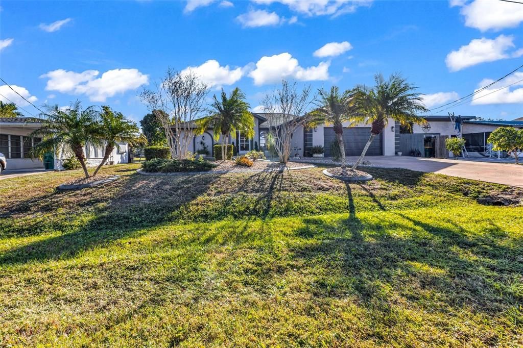 For Sale: $549,000 (2 beds, 2 baths, 1619 Square Feet)