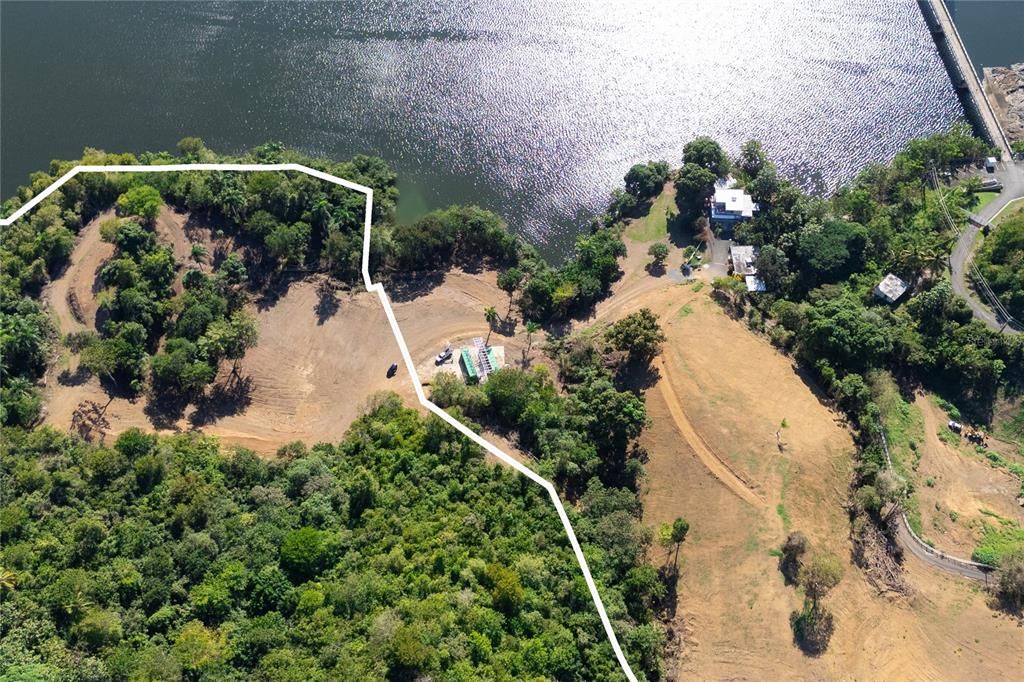 На продажу: $550,000 (7.60 acres)