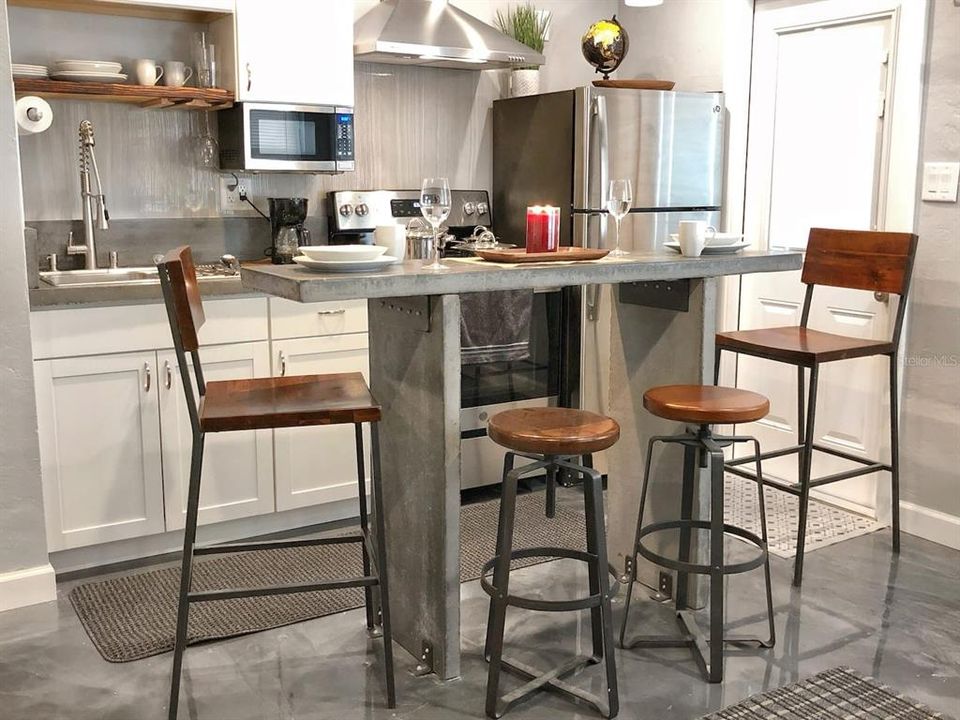 For Rent: $1,300 (1 beds, 1 baths, 505 Square Feet)