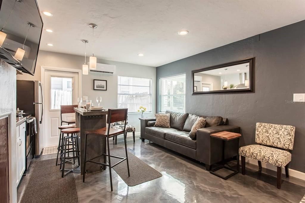 For Rent: $1,300 (1 beds, 1 baths, 505 Square Feet)