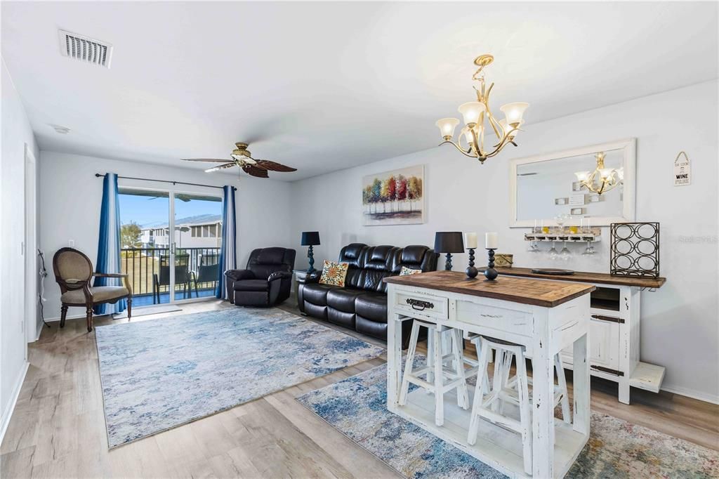 待售: $250,000 (3 贝兹, 2 浴室, 1265 平方英尺)