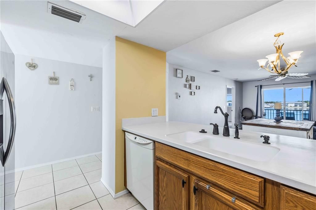 待售: $250,000 (3 贝兹, 2 浴室, 1265 平方英尺)